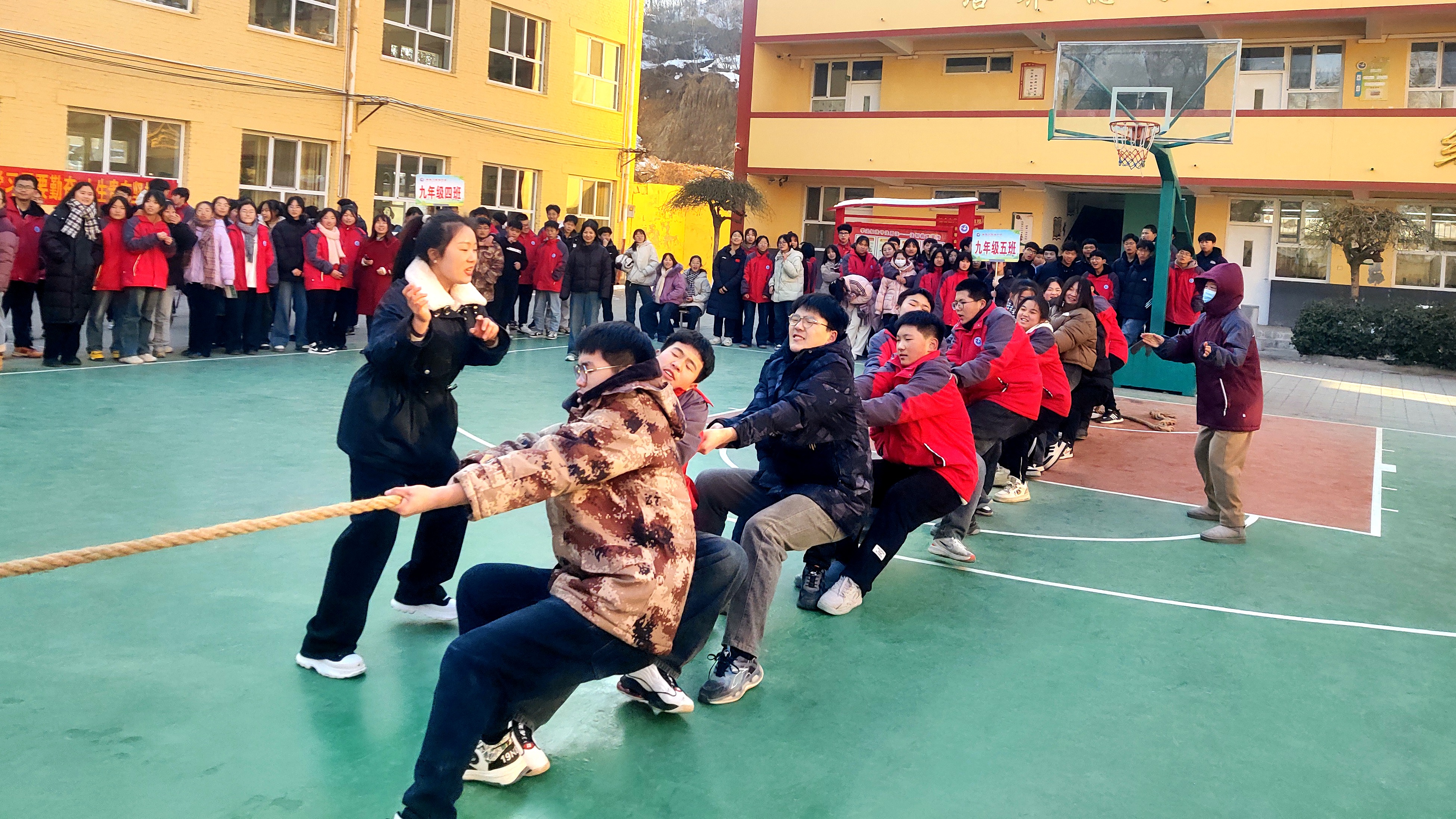 河北唐县：多彩体育活动为山村校园注入活力_fororder_拔河比赛现场