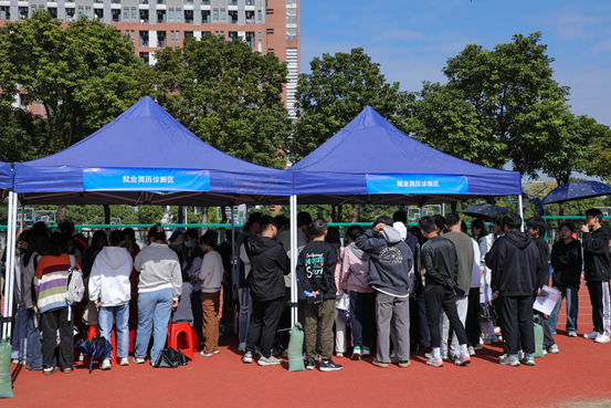 广州新华学院顺利举行2024应届毕业生校园招聘会