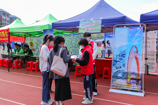 广州新华学院顺利举行2024应届毕业生校园招聘会