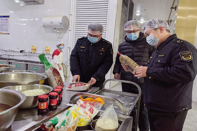 河北定兴：“小”餐桌带动“大”文明_fororder_004