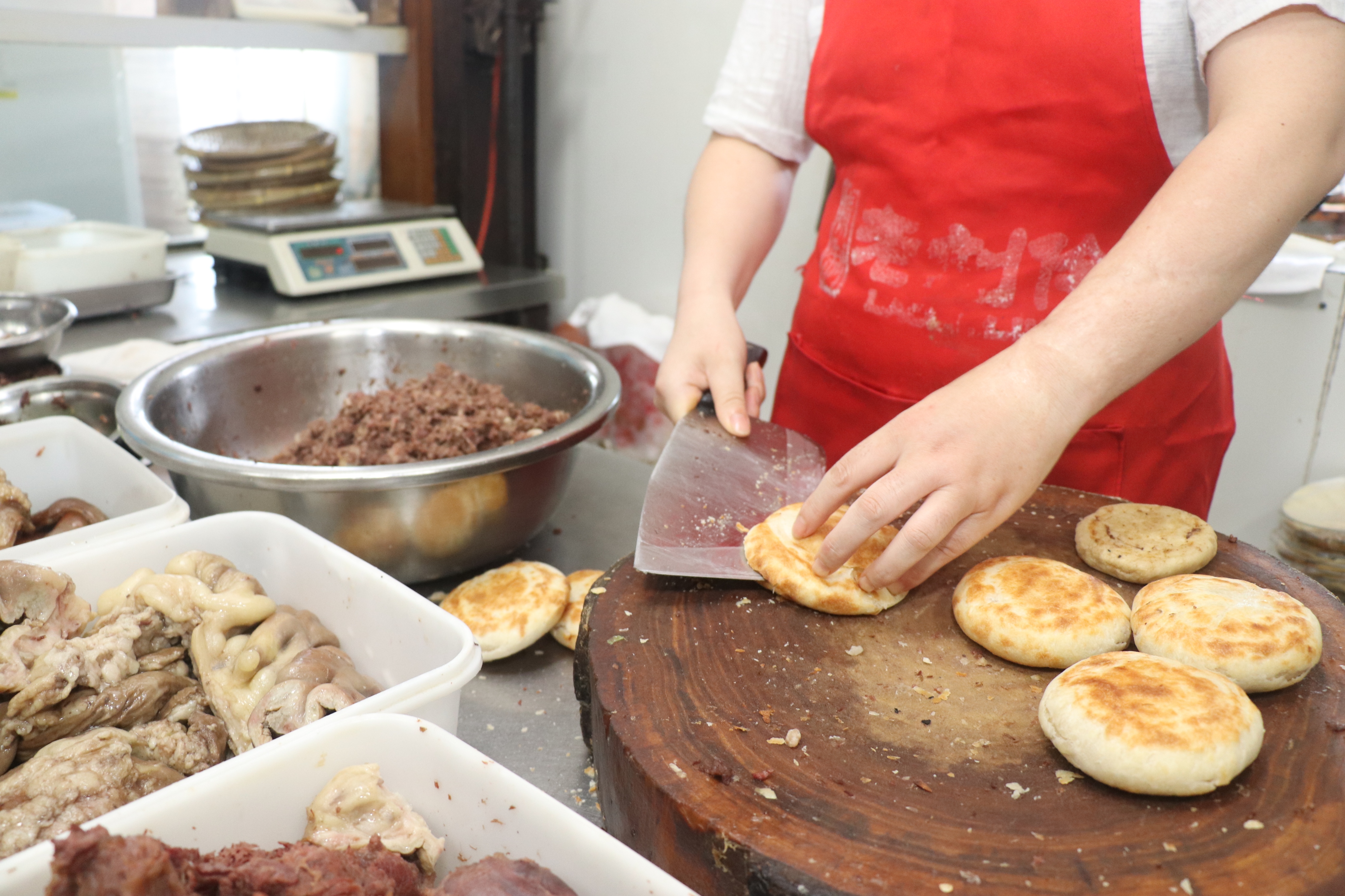 保定徐水：“驴火”小吃孕育特色驴文化_fororder_“非遗”美食——火烧夹肉。张云峰 摄