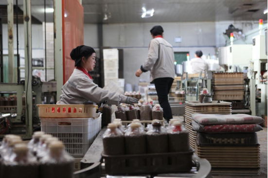 河北平泉：就业家门口 致富不离家_fororder_河北平泉：就业家门口 致富不离家837