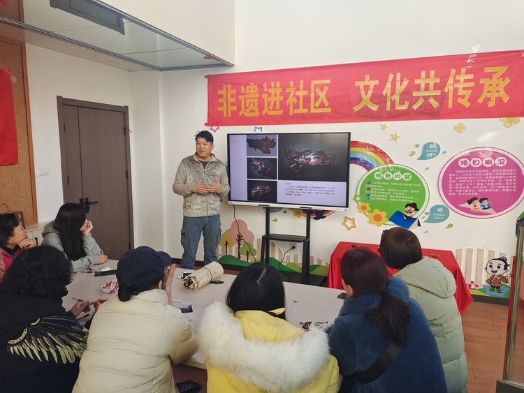 石家庄市新华区：非遗木雕进社区 传统文化润民心_fororder_微信图片_20240104163710