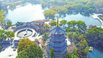 济南章丘：泉畔新建观景塔 打造“古装三件套”