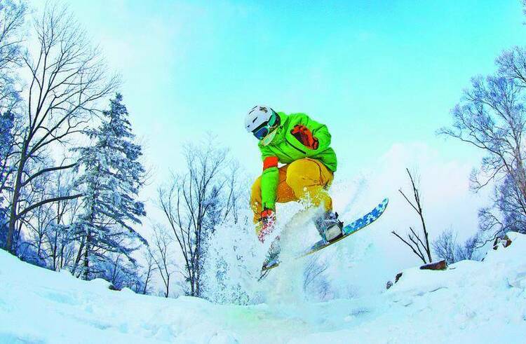 辽宁：滑雪季“开板”“冰雪热”再燃