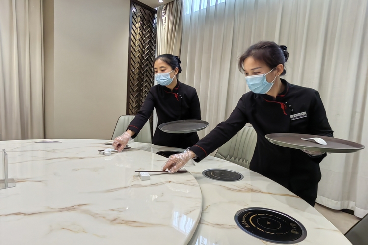 河北定兴：“小”餐桌带动“大”文明_fororder_007