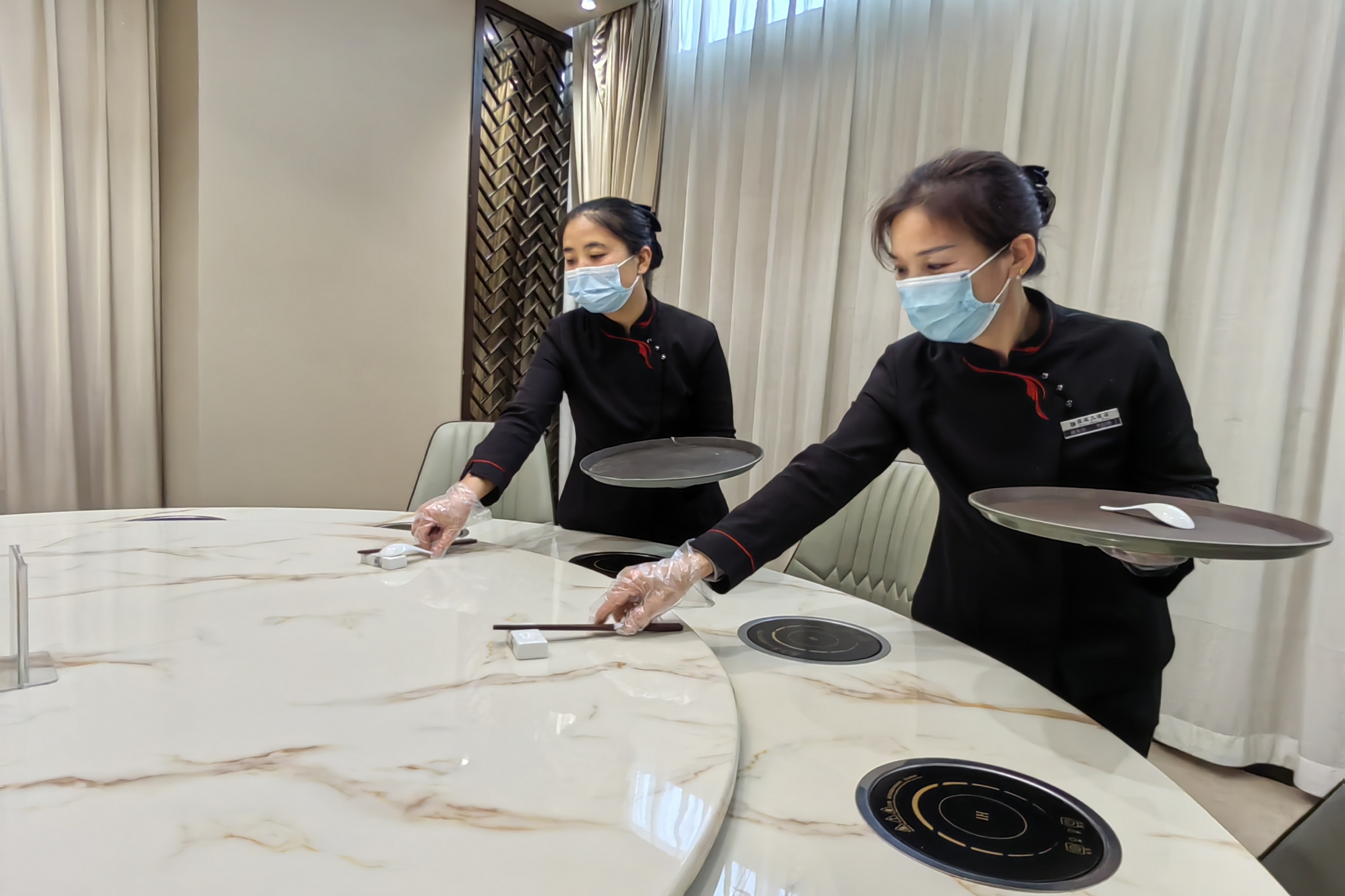 河北定兴：“小”餐桌带动“大”文明_fororder_007