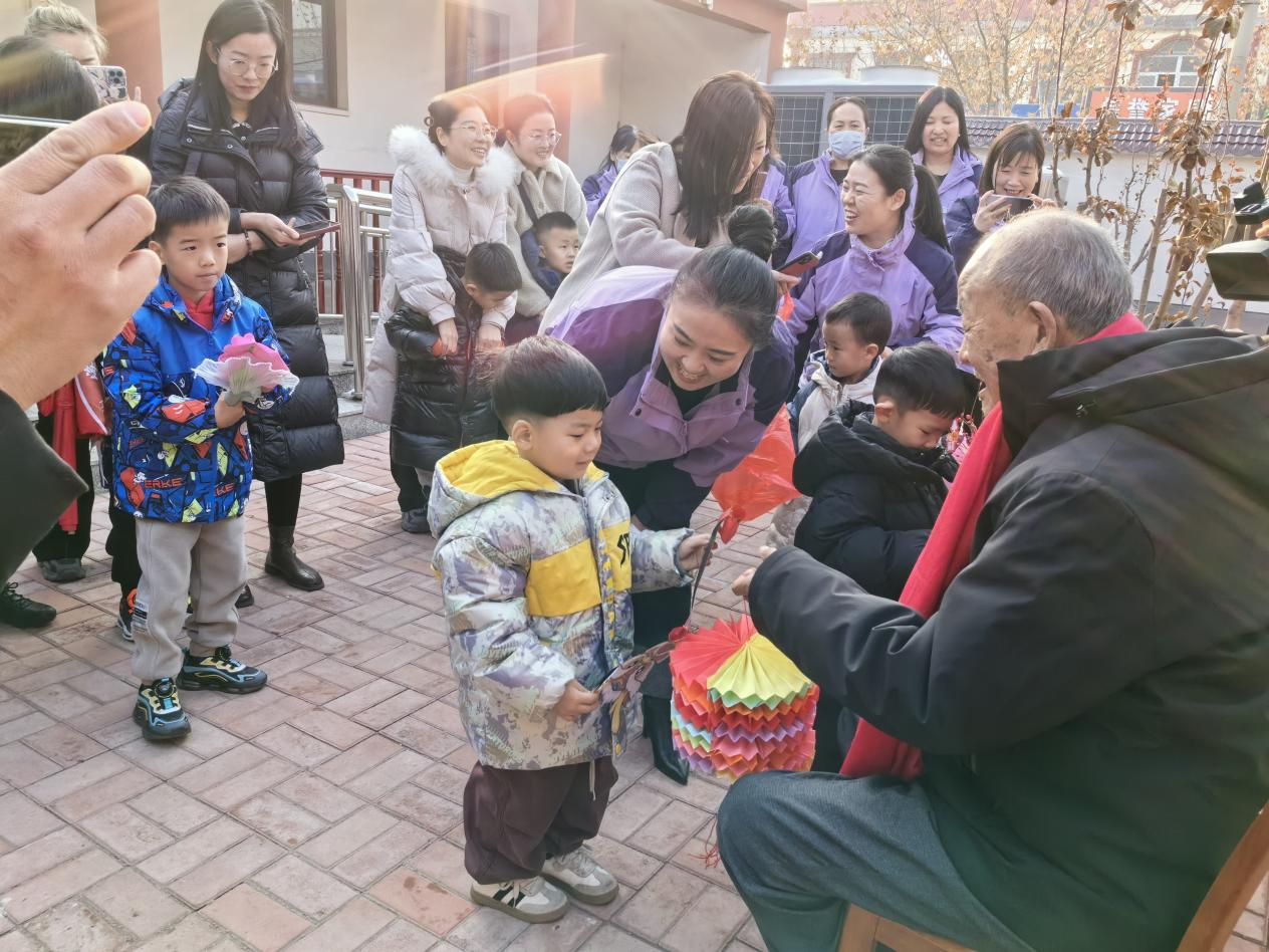 河北海興:傳遞敬老心 溫暖夕陽紅_fororder_圖片3