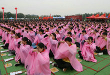 【德語】37. Chrysanthemen-Kulturfest in Kaifeng eröffnet_fororder_e35a07ca-7e1e-483d-96ea-95082327d945_副本