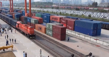 货物运量创新高！“钢铁驼队”带货能力为何强？