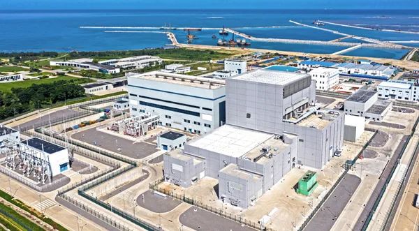 全球首座第四代核电站投入商业运行 哈电集团再铸“大国重器”！_fororder_图片1：全球首座第四代核电站——华能石岛湾高温气冷堆核电站示范工程