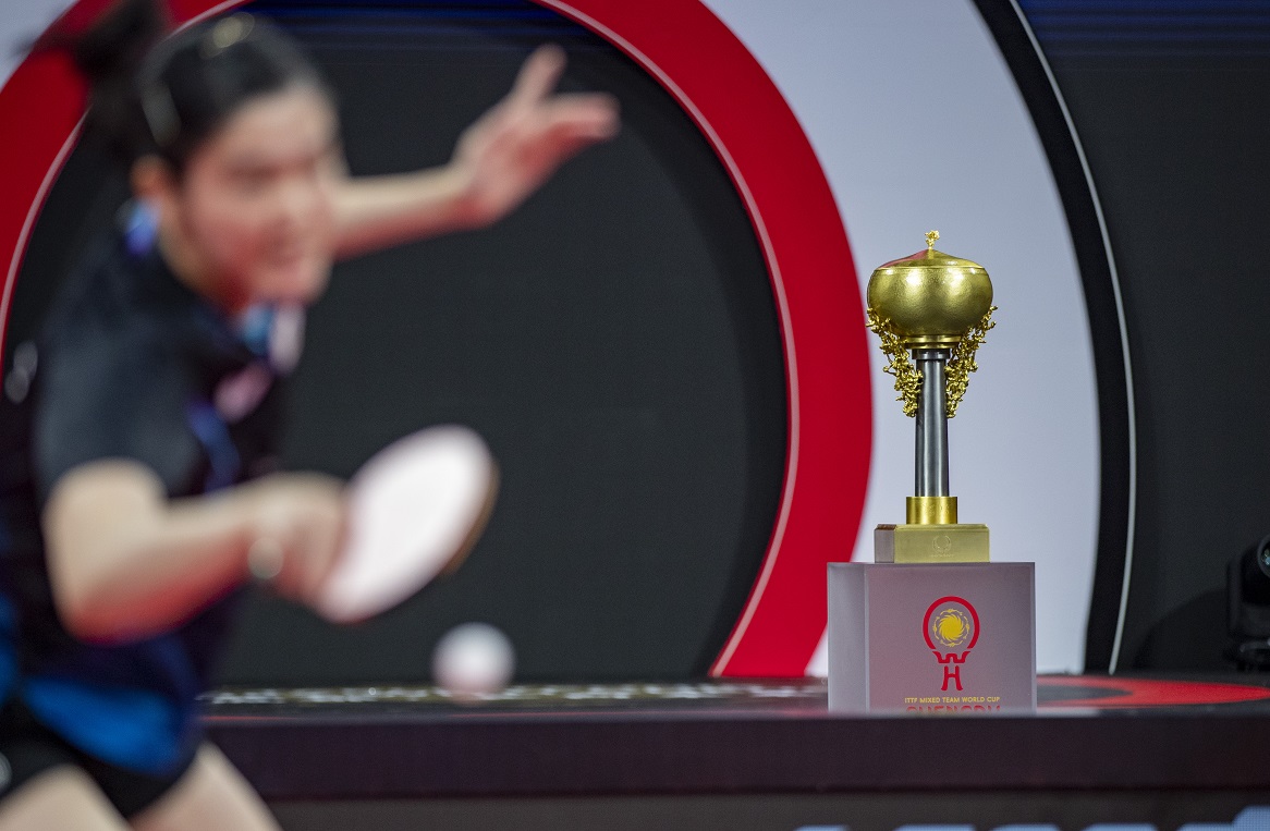 （转载）成都混合团体世界杯冠军奖杯亮相赛场