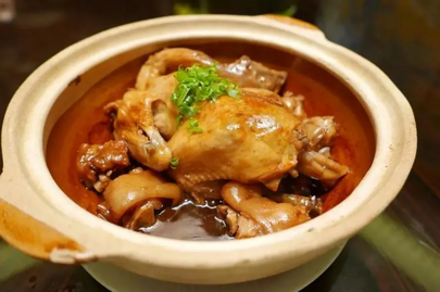 （湾里）砂钵神仙鸡：“老表土鸡汤”基础上创新的一道特色农家菜_fororder_图片2