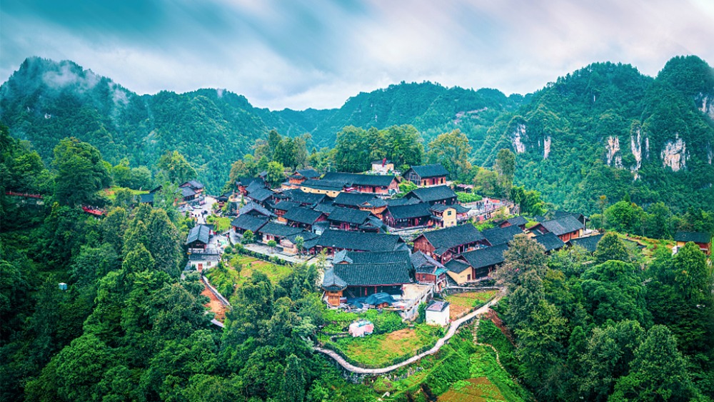 坚持“四下基层”优良作风 永远把老百姓放在心中最高位置_fororder_1701950217254_900