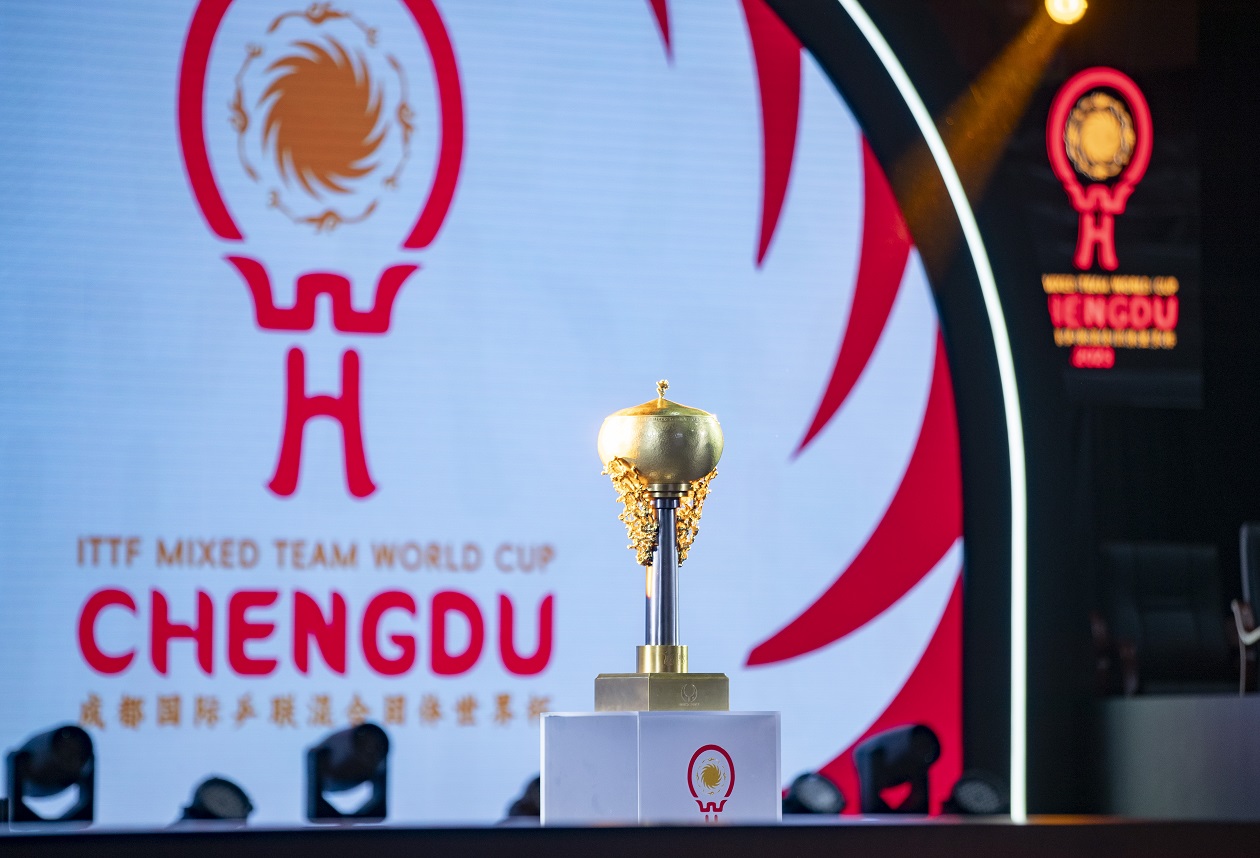 （转载）成都混合团体世界杯冠军奖杯亮相赛场