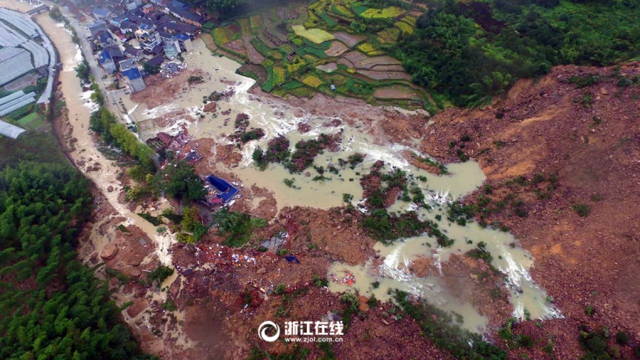 航拍浙江遂昌山體滑坡現場