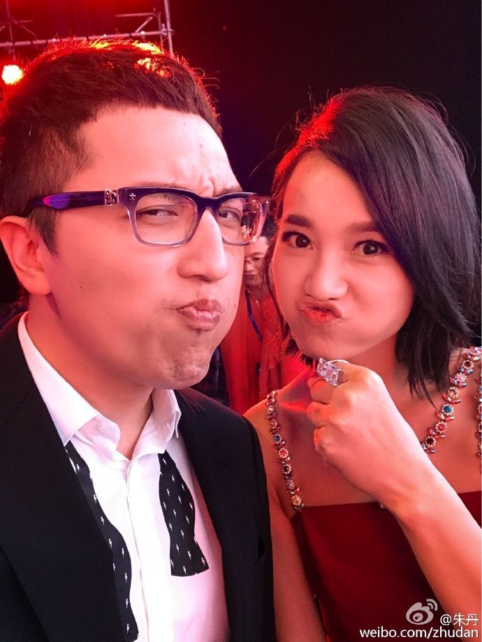 朱丹与华少合影做鬼脸卖萌网友怀念最佳拍档