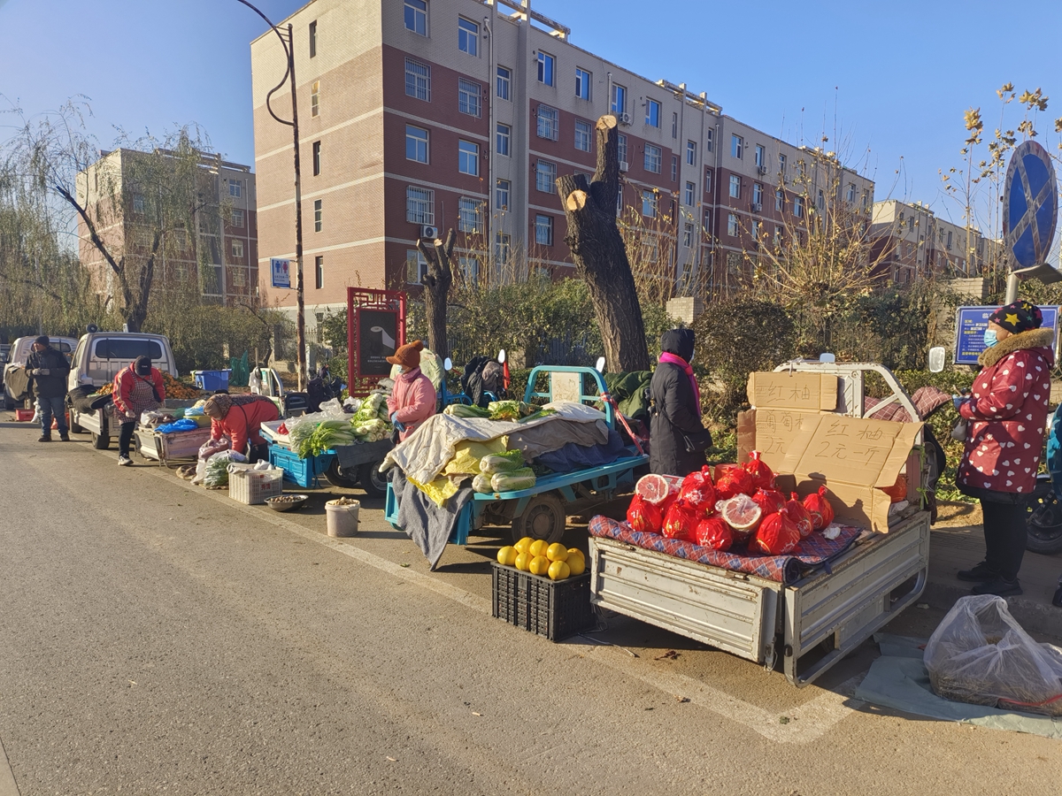 保定市满城区：临时便民点 守住烟火气_fororder_商贩们在有序经营 摄影 孟宁