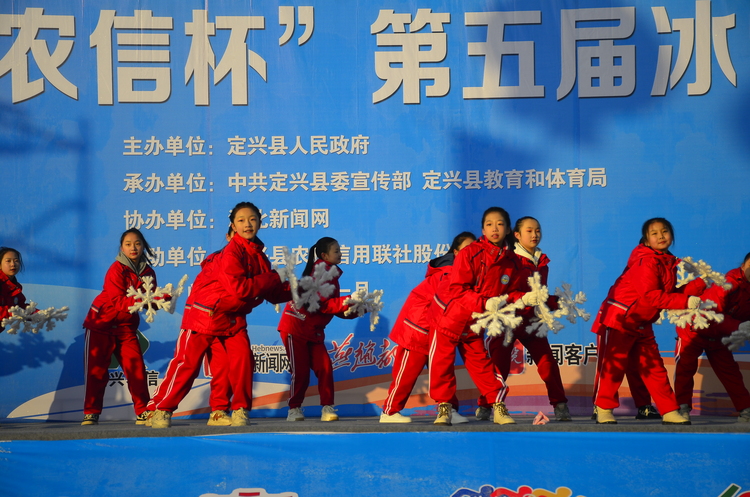 河北定兴：冰雪运动“热”起来_fororder_002.JPG