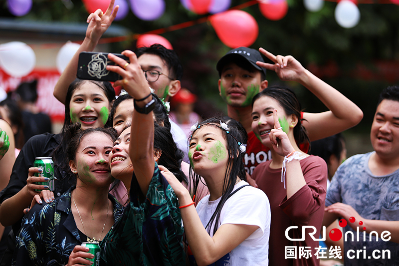 贵州民族大学：东南亚四国留学生共庆泼水节