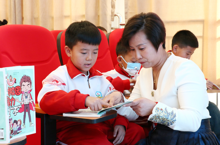 河北定兴：预防校园欺凌 共建文明校园_fororder_002.JPG