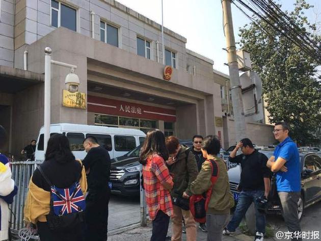 张铁林私生子案开庭 80多岁母亲到庭作证