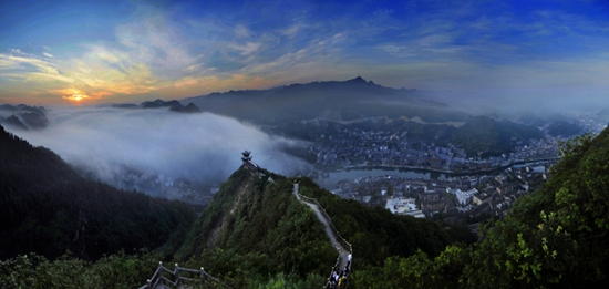 贵州镇远：提升文旅品质 做足冬游“文章”_fororder_石屏山景区 古城墙 何昌华 摄