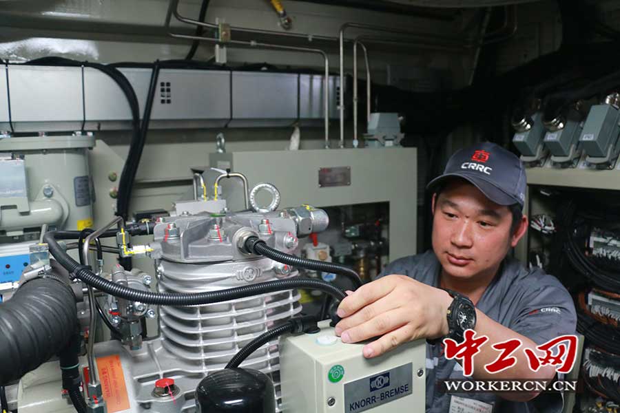 【大国工匠】张如意:与中国机车一起走向世界的80后"机车神医"