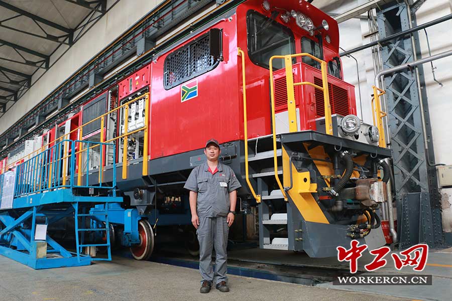 【大国工匠】张如意:与中国机车一起走向世界的80后"机车神医"