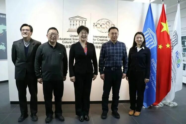 中国常驻联合国教科文组织代表团大使衔代表杨新育一行视察创意中心