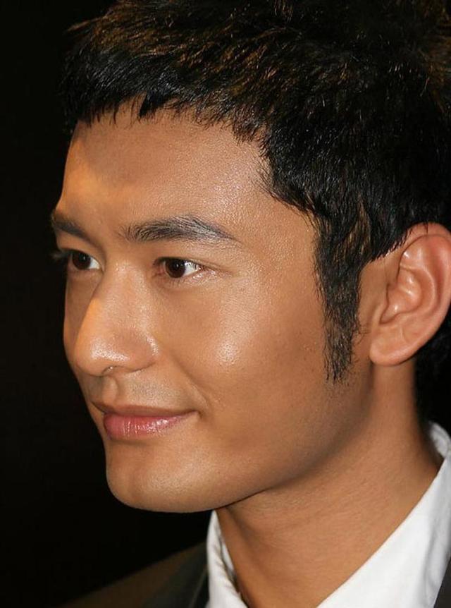 黄晓明,皮肤没有瑕疵.