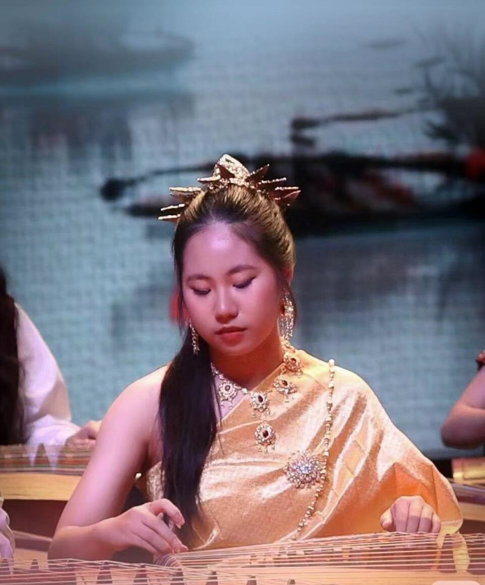 遇见中国｜爱上古筝的泰国姑娘阿梦迪拉：在筝音中探索漫漫历史长河中的中国智慧与魅力