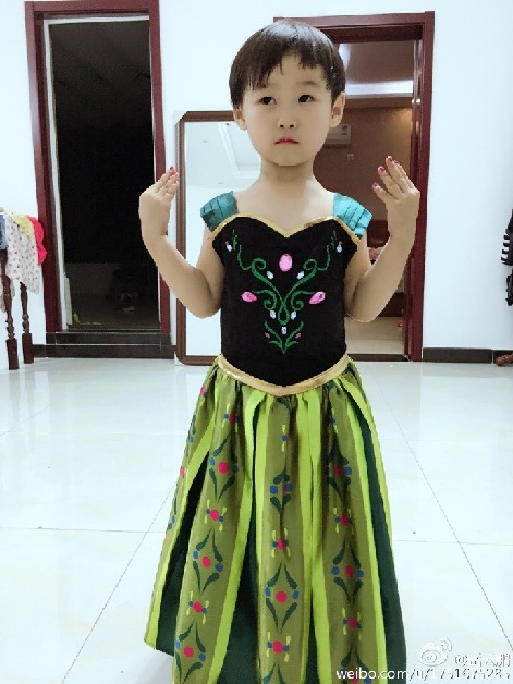 岳云鹏女儿正面照曝光 网友：你姑娘挺好看