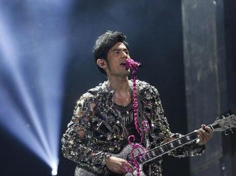 周杰伦的成名坎坷史 餐馆打工仔到亚洲天王的故事