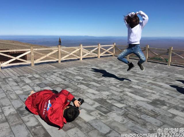 沈梦辰半空中双腿大开 摄影师趴地抓拍(图)