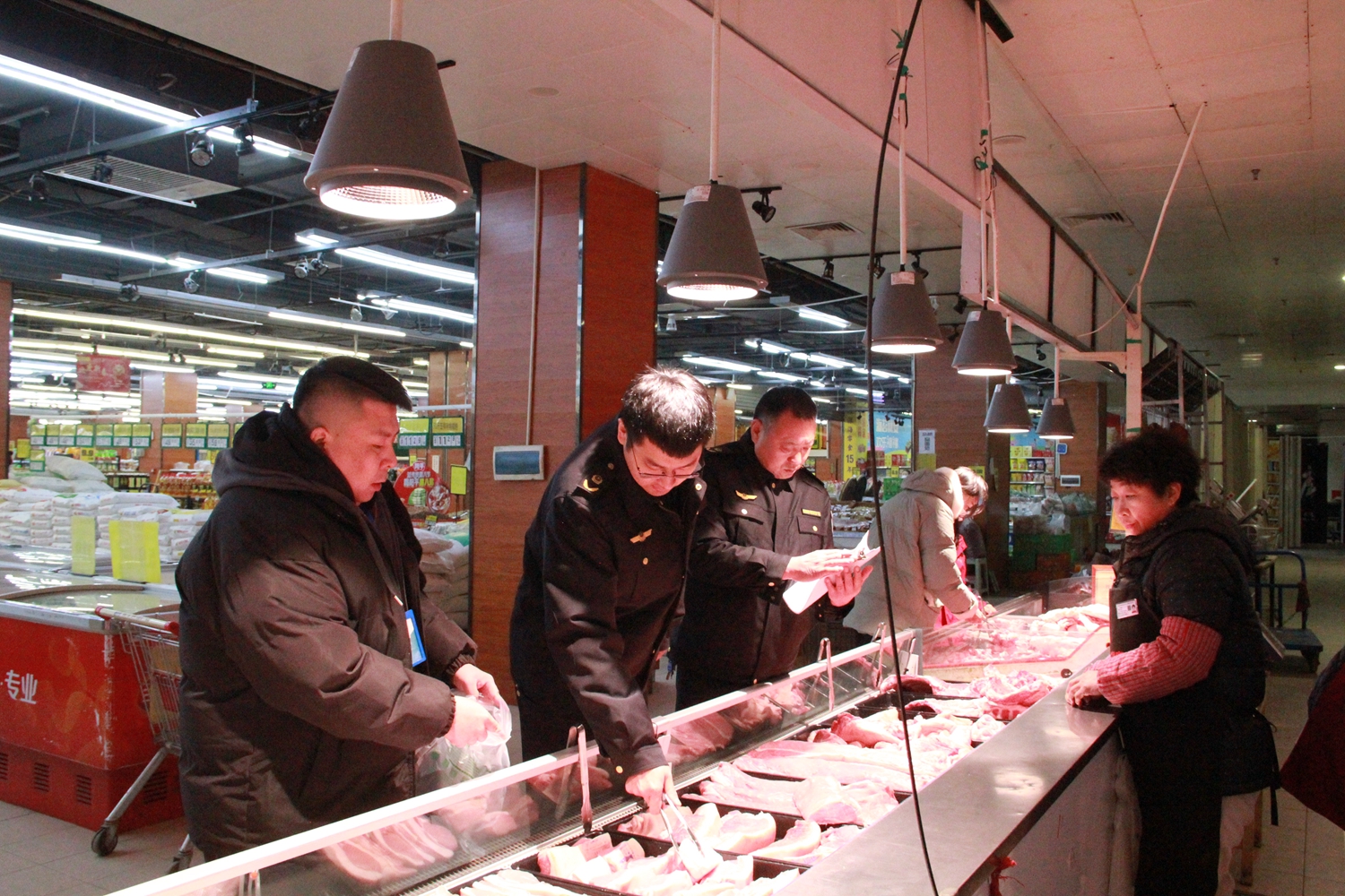 图片默认标题_fororder_对生鲜肉类抽样检测 摄影 刘鑫宇