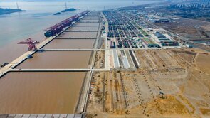 宁波舟山港第二个“千万箱级”集装箱泊位群建成