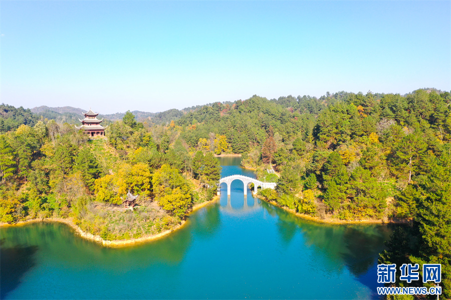 贵州长顺：冬日杜鹃湖美如画