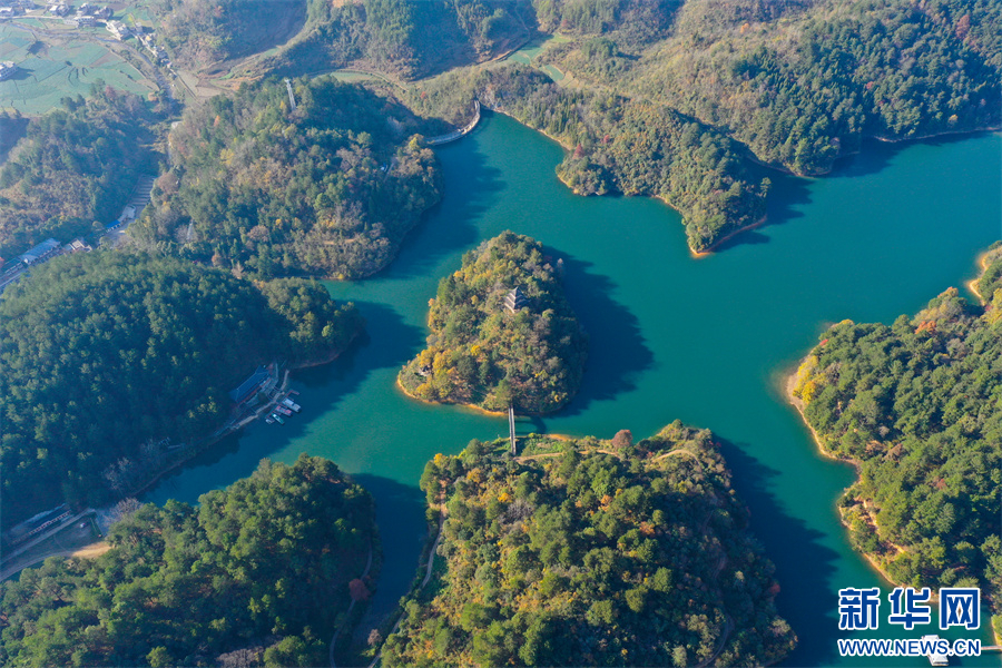 贵州长顺：冬日杜鹃湖美如画