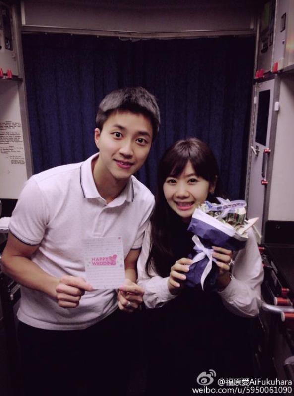 福原愛赴德旅行 與老公機艙自拍狂秀恩愛