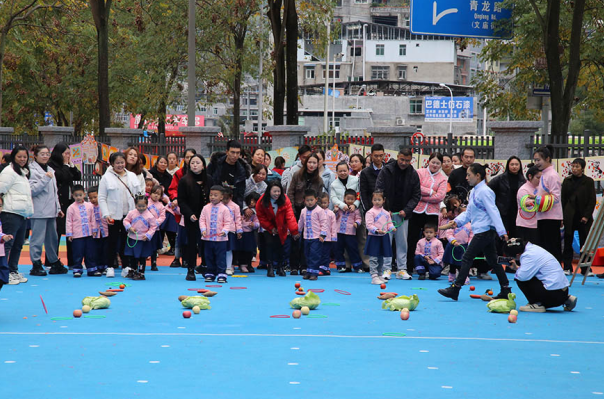 重庆彭水：校园里过“苗年” 沉浸式体验苗家年味_fororder_微信图片_20231215122251