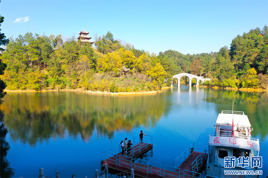 贵州长顺：冬日杜鹃湖美如画