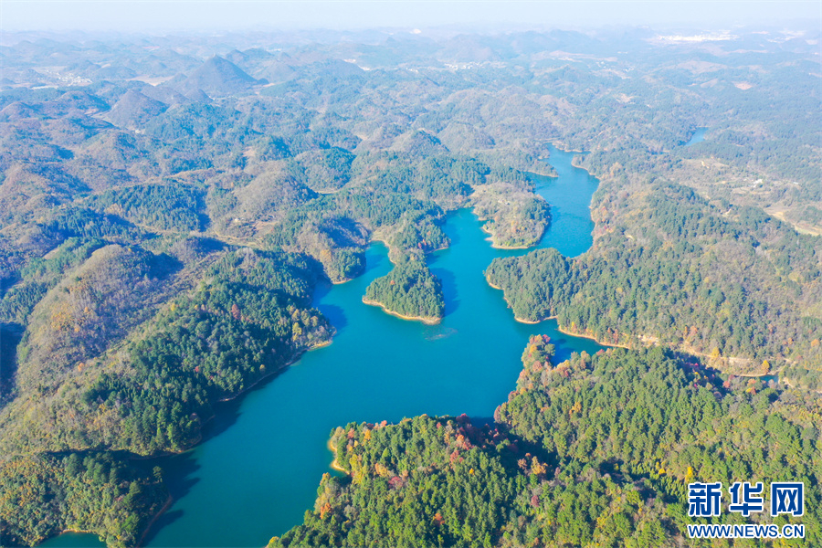 贵州长顺：冬日杜鹃湖美如画