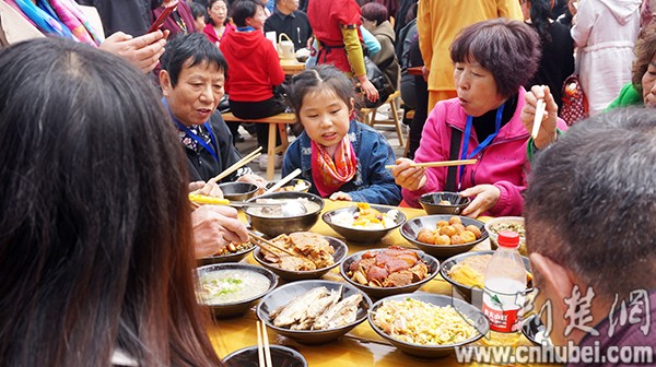 【汽車旅遊圖片】【十堰】【主頁標題】丹江口全域四季遊走進丁家營【內容頁標題】丹江口全域四季遊走進丁家營 遊客紛至遝來賞美景嘗美食尋鄉愁