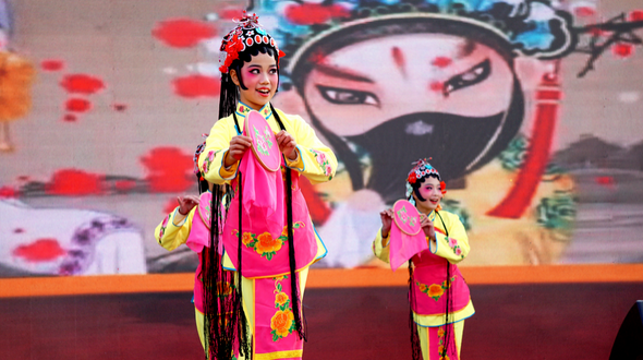 2023 National "Four Seasons Village Gala" in Linwei District, Weinan City Brings Spectacles_fororder_rBABC2WNEmqAPd5yAAAAAAAAAAA330.6000x4000.880x587