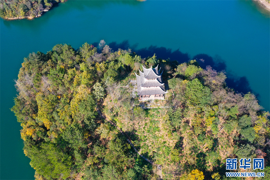 贵州长顺：冬日杜鹃湖美如画