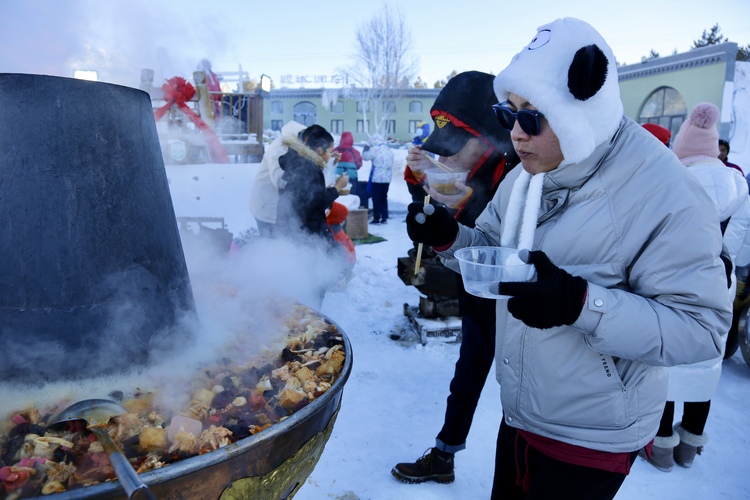 第十三届鄂尔多斯冰雪文化旅游节在东胜区开幕_fororder_微信图片_20231216162345