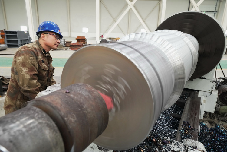 中国11月工业增加值超预期
