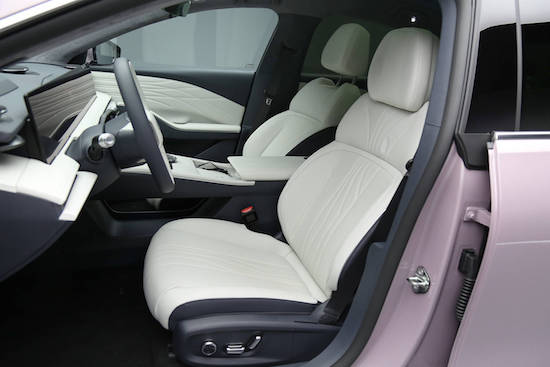 B级纯电轿车最具市场竞争力的旗舰产品之一 吉利银河E8正式开启预售_fororder_image006