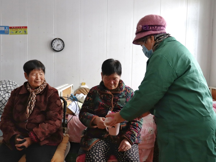 保定博野：养老院里暖意浓 老人温暖度寒冬_fororder_1